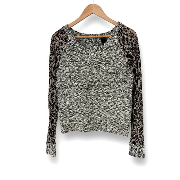 Size Small BKE Boutique Buckle Lace Sleeves Sweater Chunky Knit Soft Metallic - Picture 2 of 6